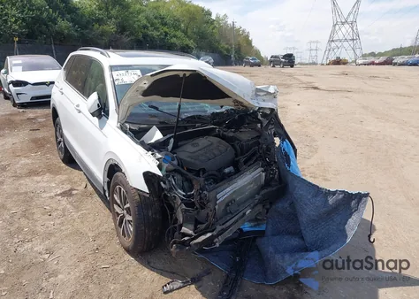 2020 Volkswagen Tiguan 2.0T Se/2.0T Se R-Line Black/2.0T Sel from USA, damaged, VIN 3VV2B7AX8LM043690